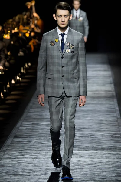 Look 46